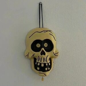 Vintage 2003 Take One Light Up Talking Singing Skull‎ Door Hanger Halloween